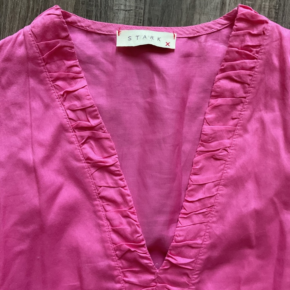 Stark X Levi Tiered V-Neck Flutter Sleeve Midi Dress Hot Pink - Picture 3 of 5